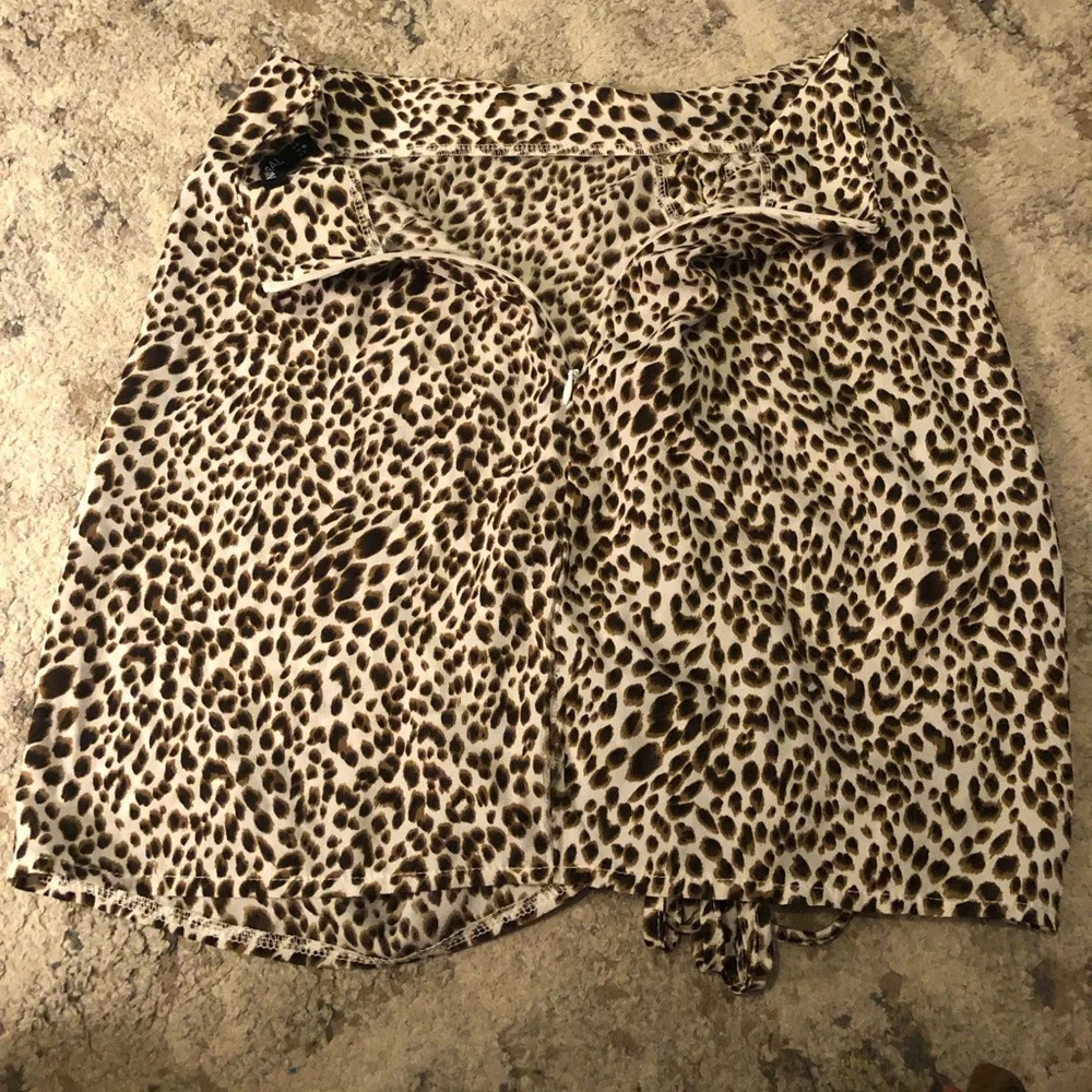 Nasty Gal Asymmetrical Scrunch Leopard Mini Skirt - Picture 5 of 5